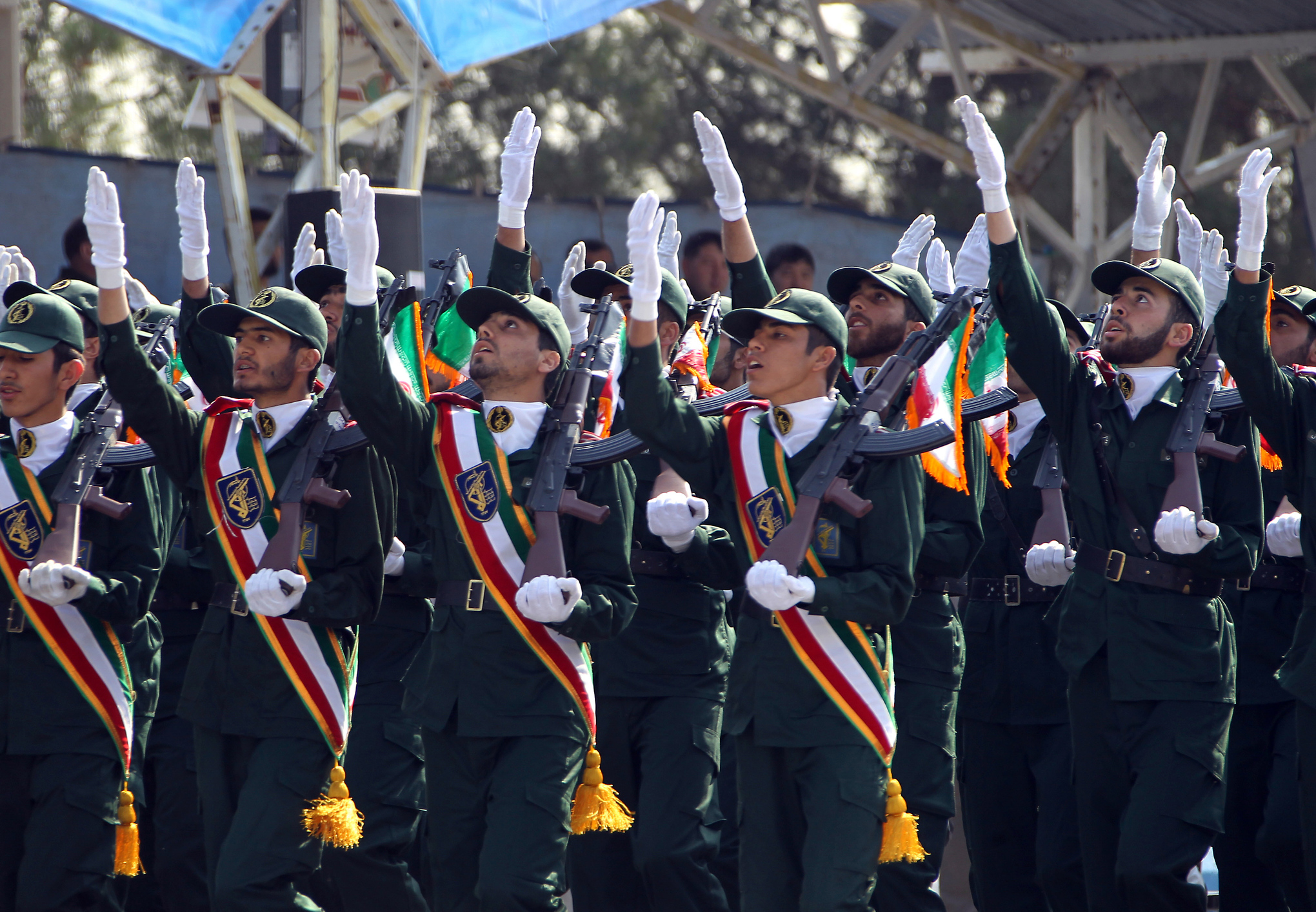 Iranian elite revolutionary guards march