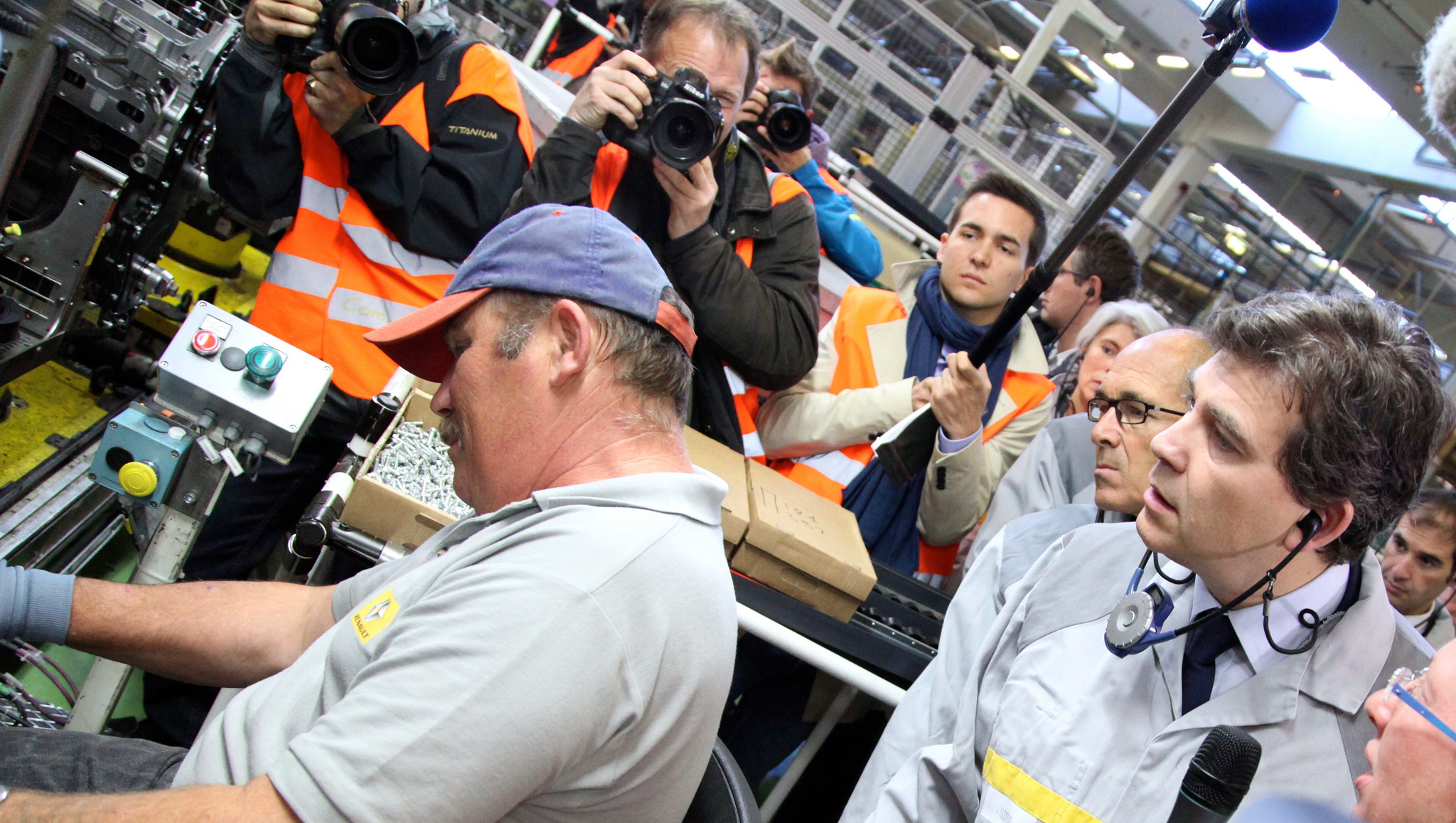 En extase devant le miracle industriel français.