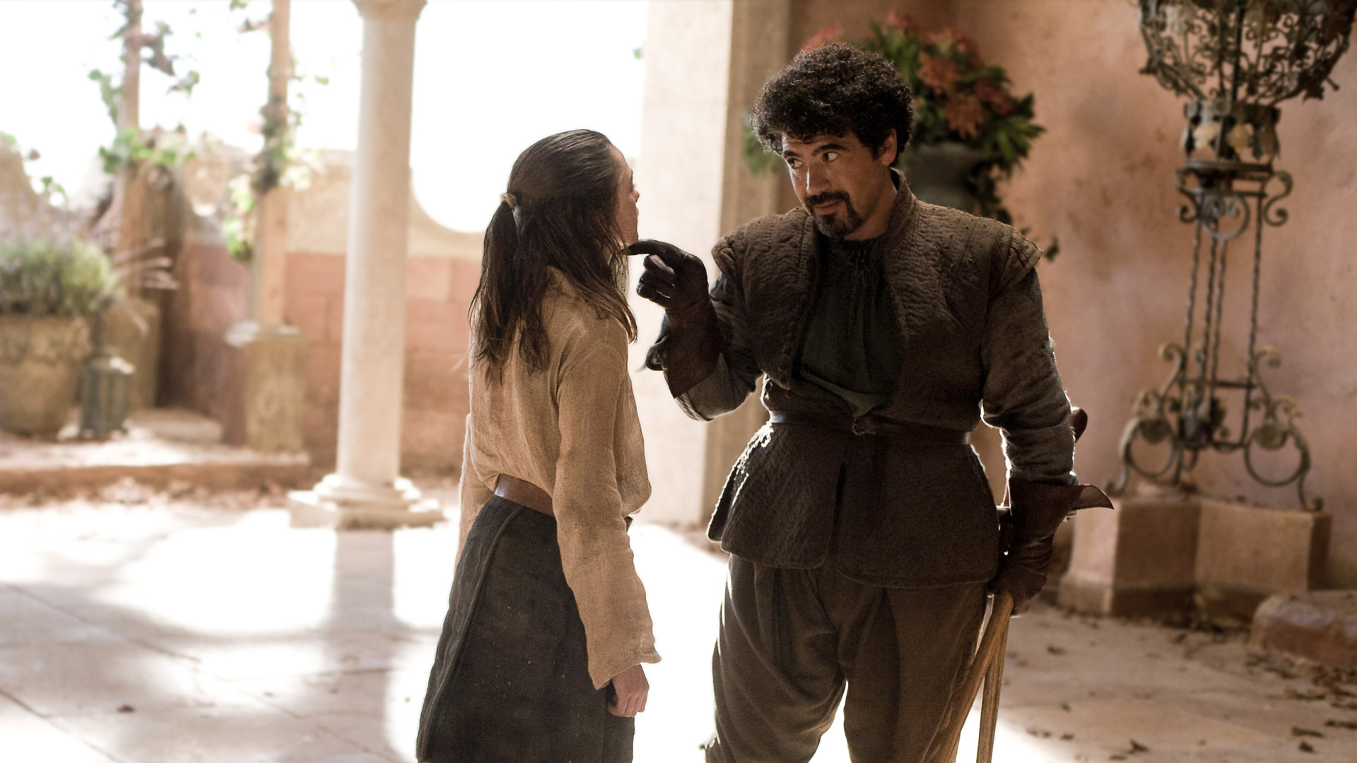 Le chypriote Miltos Yerolemou, aka  Syrio Forel. Sosie officiel de Robert Downey Jr.