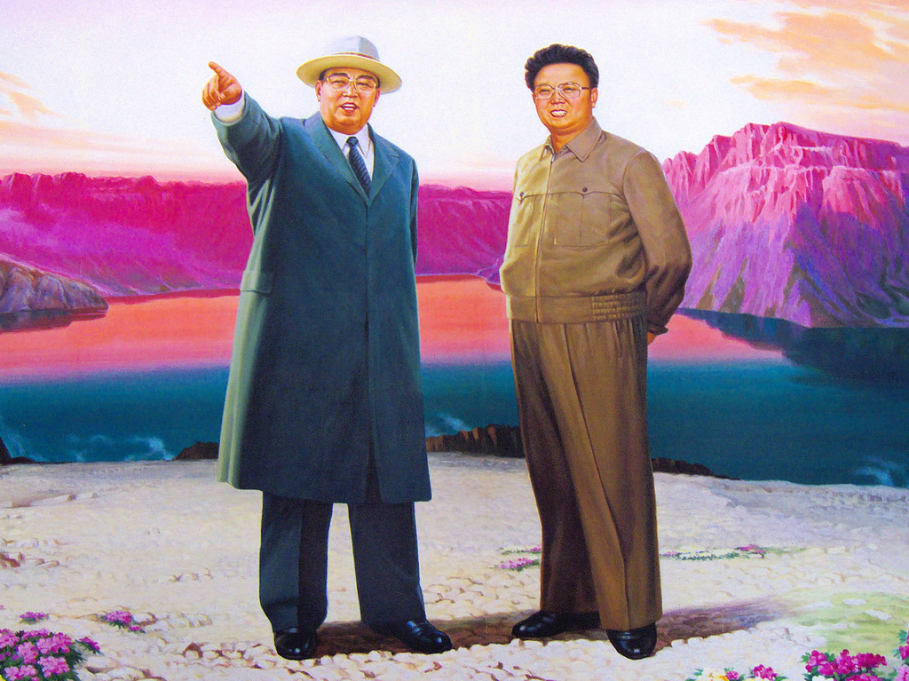 Kim Il-sung (gauche) et son fils Kim Jong-il