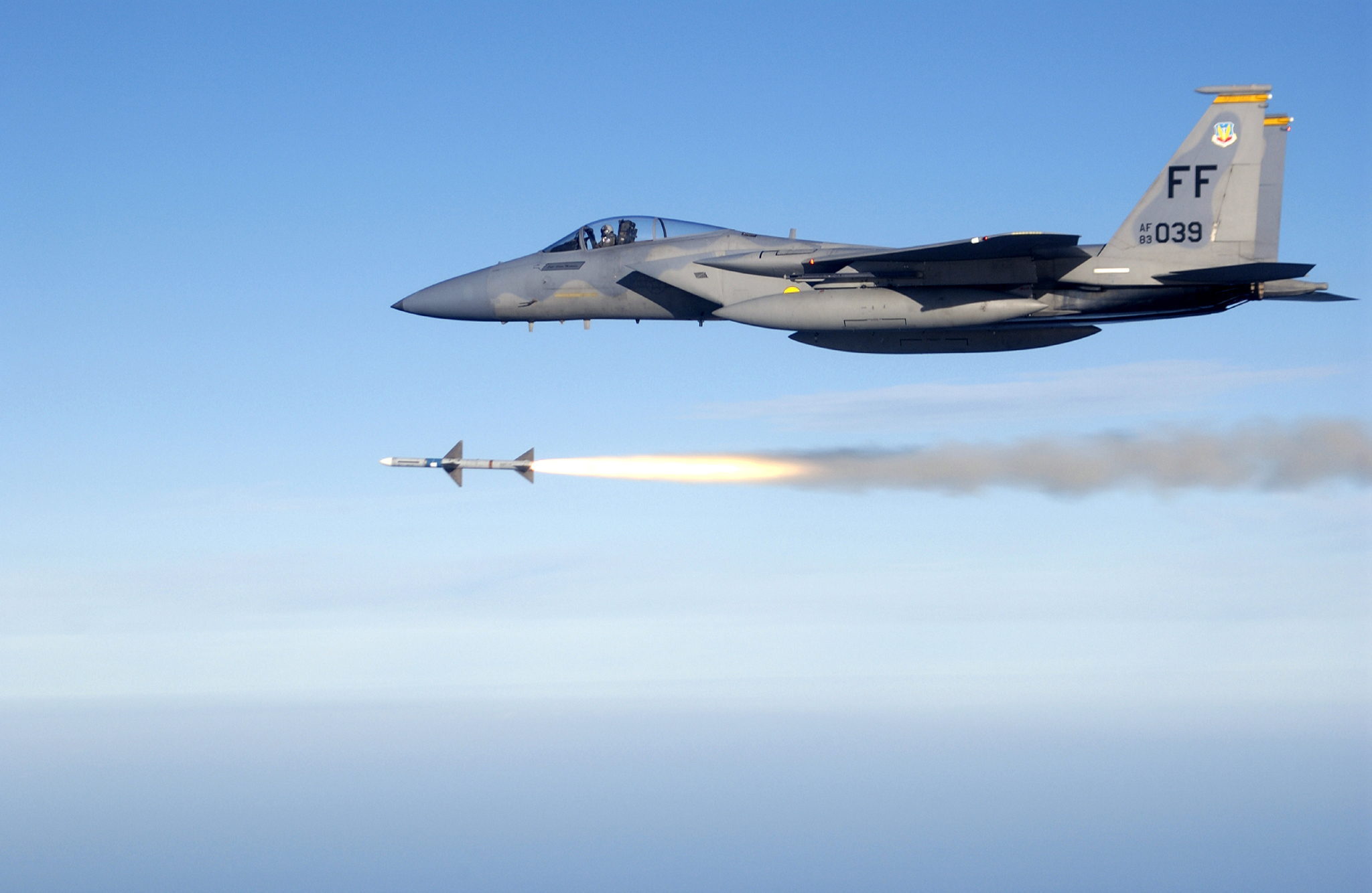 USAF_F-15C_fires_AIM-7_Sparrow_Wikimedia