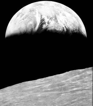 la-premiere-photographie-de-la-terre-entiere-vue-de-l-espace-a-45-ans-credits-nasa_32720_w300